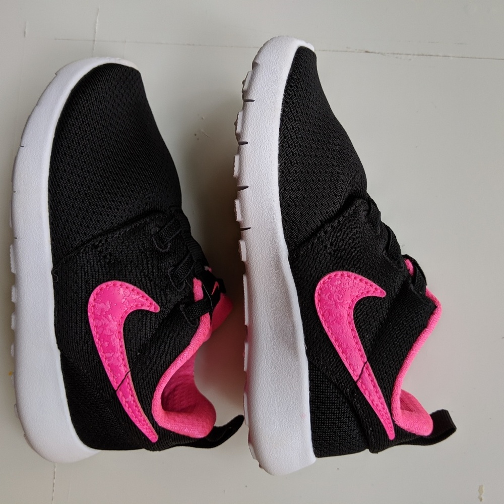 Toddler girls Nikes size 9